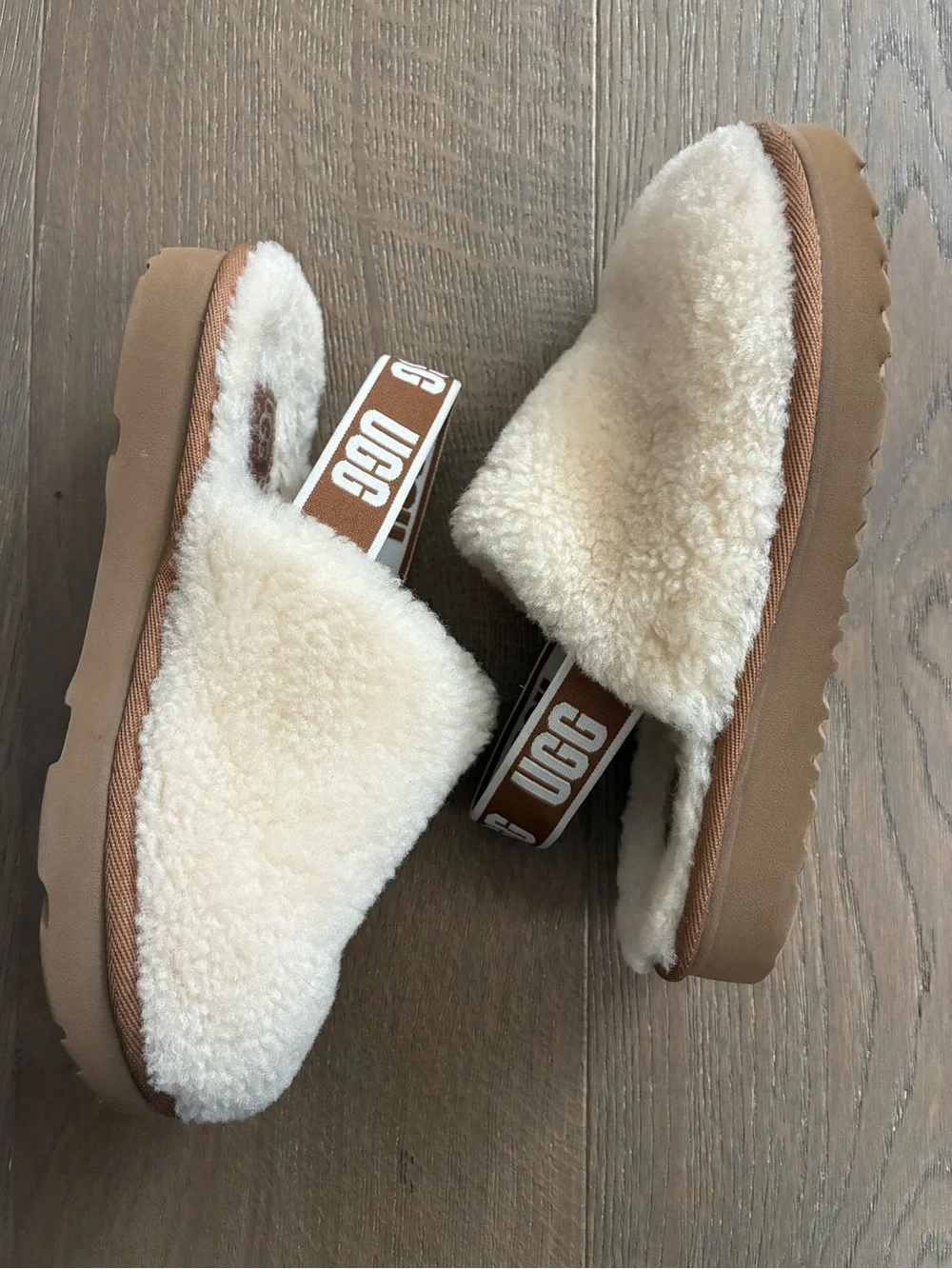 UGG Fluff Yeah Clog Color Natural Size 2